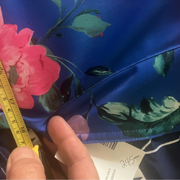 NWT $245 Alexia Admor Paris Surplice Wrap Midi Dress in floral blue. Size 8 - Picture 7 of 16